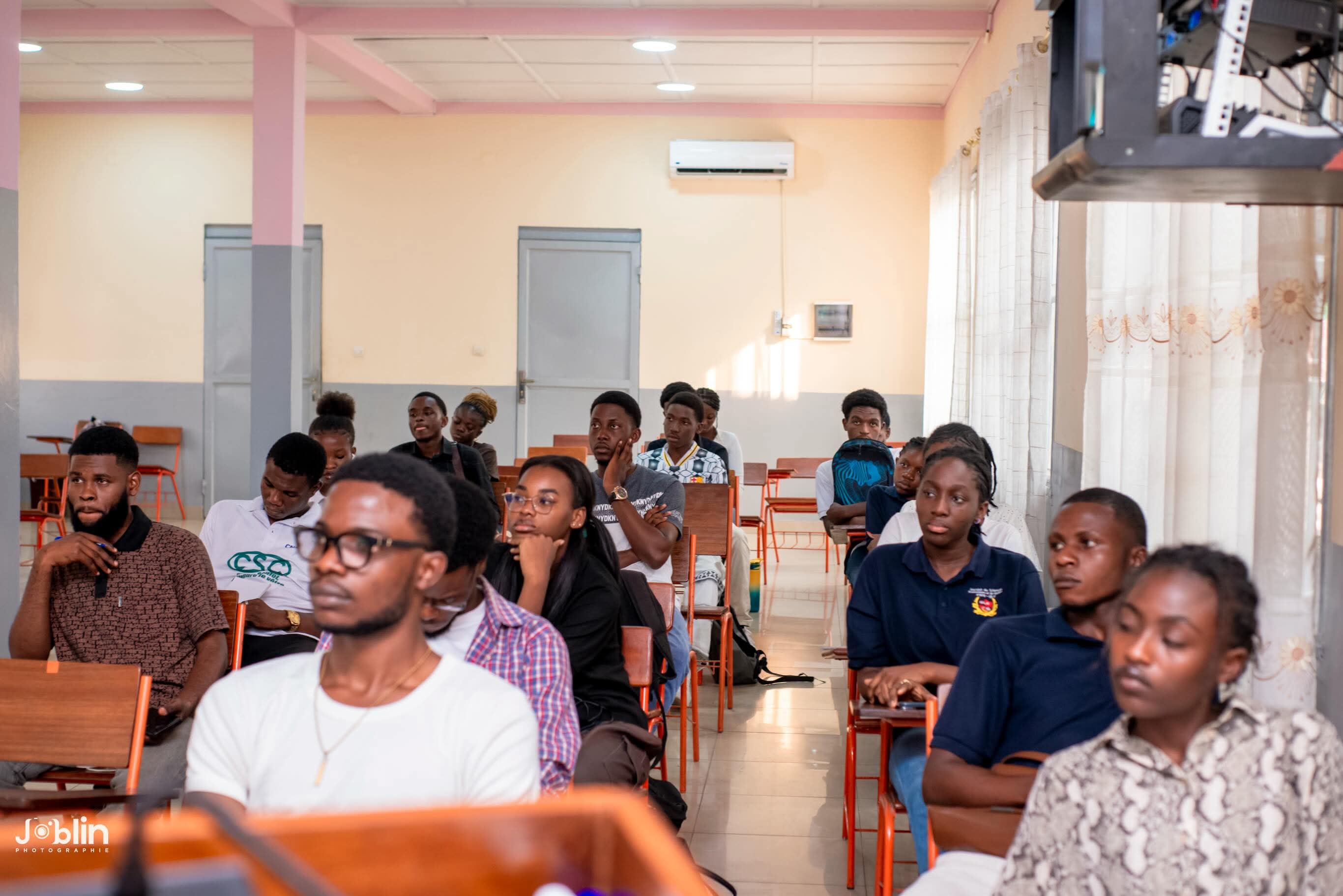 RETOUR EN IMAGES SUR LA CONFÉRENCE DU 29 MAI 2026 DE LA FACULTÉ DE SCIENCES ÉCONOMIQUES ET DE GESTION FSEG