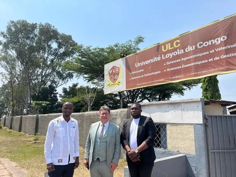 VISITE DU PROFESSEUR BENOÎT BAYENET À LA FSEG-ULC DE L’UNIVERSITÉ LOYOLA DU CONGO
