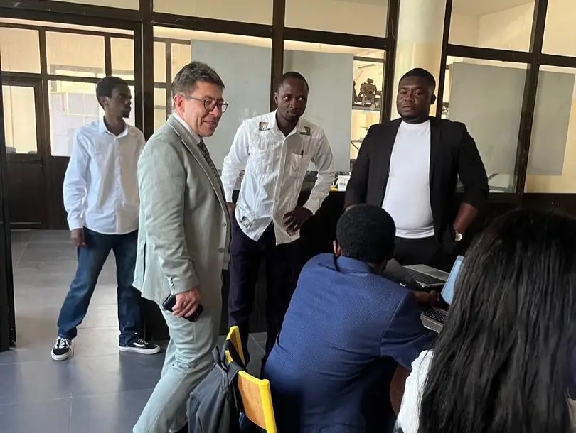 VISITE DU PROFESSEUR BENOÎT BAYENET À LA FSEG-ULC DE L’UNIVERSITÉ LOYOLA DU CONGO