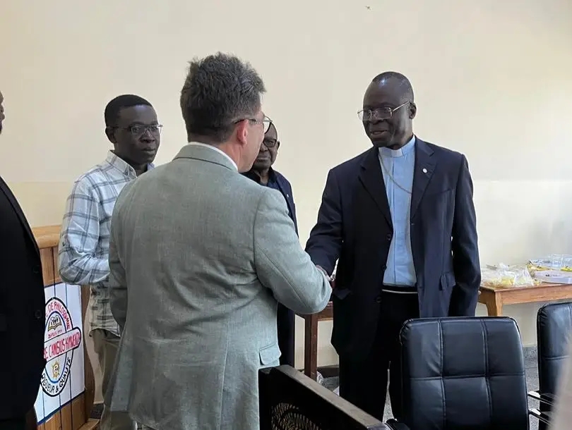 VISITE DU PROFESSEUR BENOÎT BAYENET À LA FSEG-ULC DE L’UNIVERSITÉ LOYOLA DU CONGO